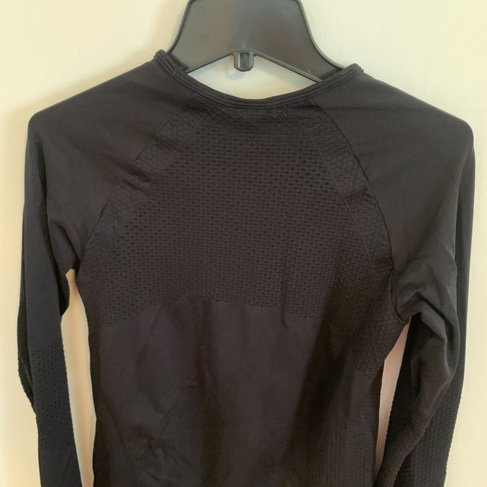 H&M Sport Running Shirt with Venting Mesh and Thumbholes Size S